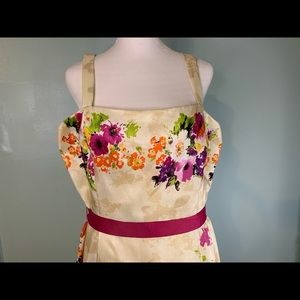 Floral print dress with belt.